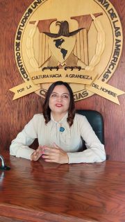 Hay historias que nos recuerdan por qué vale la pena seguir nuestros sueños. 🎓✨

Guadalupe Sánchez, egresada de la Licenciatura en Ciencias de la Educación de Universidad Vizcaya Delicias, comparte el camino que recorrió en Vizcaya y  todo lo que esta etapa significó para ella.
Hoy, su historia refleja esfuerzo, crecimiento y la satisfacción de estar cada vez más cerca de aquello que un día imaginó.

Porque detrás de cada egresado Vizcaya, hay una historia que merece ser contada. 🦅

#MiGraduaciónUVA #GenteVizcaya
