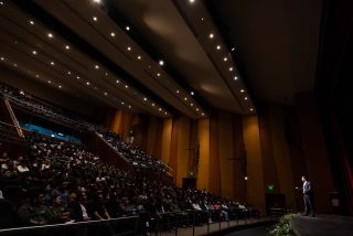 Los sueños se construyen con esfuerzo, constancia y acompañamiento. 🦅

En campus Piedras Negras, nuestro Rector, Lic. Jorge Richardi Rochín, compartió con estudiantes la conferencia “Desde abajo con esfuerzo y con trabajo”, un mensaje de motivación para seguir avanzando hacia sus metas.

En Vizcaya seguimos cerca de los jóvenes, impulsándolos a creer en todo lo que pueden lograr.

#UniversidadVizcaya #HaciaLaGrandeza #OrgulloVizcaya