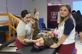 📚 Te compartimos una práctica realizada por nuestros estudiantes de Fisioterapia, campus Mérida, enfocada en la palpación anatómica y movilización pasiva para el diagnóstico y tratamiento del sistema músculo-esquelético.

Todo bajo la guía del LF Ángel Genady Pinto Gómez, fortaleciendo el aprendizaje aplicado. 💪

#rapacesenacción