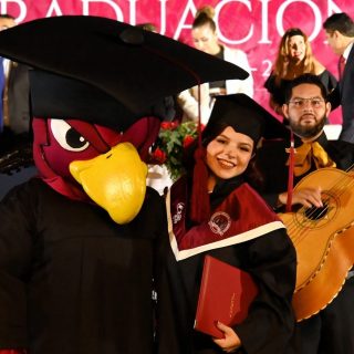 Con orgullo felicitamos a nuestros egresados de la Generación 2025, de campus Cd. Obregón 🦅 
Celebramos el esfuerzo, la constancia y los sueños cumplidos.✨
Gracias por confiar en la gran #FamiliaVizcaya para su formación profesional. 
¡Enhorabuena Rapaces! Es momento de emprender vuelo 🥹🎓#migraduacionUVA #graduación #OrgulloVizcaya