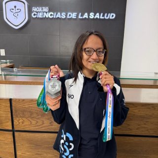🥇 ¡Tenemos una alumna de oro!

En Universidad Vizcaya de las Américas celebramos con orgullo a Camila Ortiz Lugo, estudiante de Fisioterapia en nuestro campus Querétaro, quien participó en la 21.ª Paralimpiada Nacional CONADE 2026.

🏊‍♀️ Camila compitió en la categoría S14 de Natación y conquistó  8 medallas, entre ellas una medalla de oro. ✨
Su disciplina, constancia y determinación son ejemplo de todo lo que se puede alcanzar con esfuerzo y pasión.

¡Felicidades, Camila! Todo Vizcaya celebra contigo. 💛

#OrgulloVizcaya #UniversidadVizcaya #Fisioterapia #ParalimpiadaNacionalCONADE