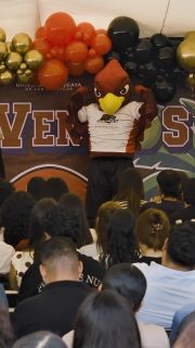 ¡Bienvenidos Rapaces! 🦅

Te compartimos un poco de la bienvenida de nuestros estudiantes en campus Colima 📍

Que este nuevo comienzo este lleno de sueños, aprendizajes y grandes momentos. ¡Gracias por confiar en nosotros para su formación profesional! 🤝🤓

#bienvenida #cicloescolar20262027 #gentevizcaya