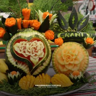El arte también se come 🍓✨
Nuestros rapaces de la Licenciatura en Gastronomía dieron vida al Arte Mukimono, transformando frutas y verduras en verdaderas obras de arte 🍍

#gastronomíaUVA 
 #HacialaGrandeza