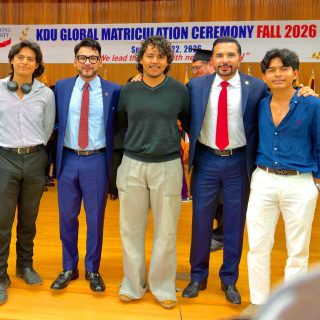 🇰🇷 Hoy, Vizcaya también se vive en Corea.

Nuestros rapaces están llevando su formación universitaria a una experiencia académica internacional que amplía horizontes, conocimientos y nuevas posibilidades. 🌎

Seguimos avanzando, trabajamos en más oportunidades para que nuestros egresados puedan continuar su preparación con estudios de posgrado en Corea y becas de hasta el 100%. 

En Universidad Vizcaya seguimos impulsando experiencias que llevan a nuestra comunidad más lejos. 🦅

#UniversidadVizcaya #MovilidadInternacional #VizcayaPorElMundo