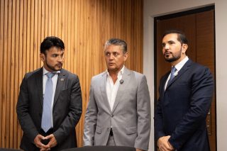 Más oportunidades para nuestros estudiantes. ⚖️🦅

Universidad Vizcaya de las Américas firmó un convenio con el Poder Judicial del Estado de Coahuila, que permitirá a nuestros estudiantes realizar sus prácticas profesionales en escenarios reales y fortalecer su experiencia profesional.

La firma contó con la participación del Magistrado Presidente Miguel Felipe Mery Ayup, nuestro Rector, Lic. Jorge Richardi Rochin, y nuestro Vicerrector, Lic. Ismael Lechuga.

Seguimos creando alianzas que impulsan su futuro.

#UniversidadVizcaya #HaciaLaGrandeza #Coahuila #PrácticasProfesionales #ExperienciaProfesional
