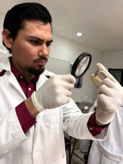 Práctica de Criminología y Criminalística 🔍 

Nuestros rapaces analizaron detalladamente la estructura del cartucho, reforzando sus conocimientos en balística forense. 

#rapacesenacción #criminologíaycriminalística #balística