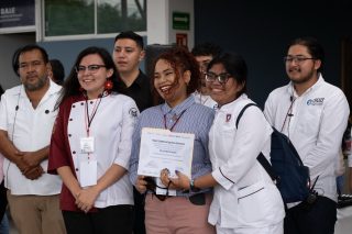#OrgulloVizcaya que trasciende fronteras 🌎✨

Celebramos a nuestros proyectos acreditados en ExpoCiencias

🔬 Primaria: “Bacterias en acción”
♻️ Secundaria: “Zero Waste”
⚽ Secundaria: “Las Matemáticas en el Mundial”
🍽️ Universidad Vizcaya Tepic: “Biosabores Nayaritas”

Primaria y Secundaria representarán a Vizcaya en ExpoCiencias Nacional en Monterrey, y Universidad Vizcaya Tepic obtuvo pase directo a ExpoCiencias Internacional Kuwait 2027.

¡Felicidades a estudiantes, docentes y asesores por poner en alto el nombre de Vizcaya!  #ExpoCiencias