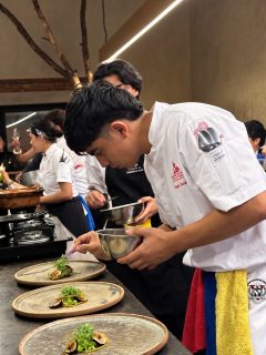 Así se vive la Gastronomía en Vizcaya 🧑‍🍳✨🦅

Rapaces en Morelia en Boca 2026. 

Agradecemos a nuestro docente, el Chef @kennyemz por coordinar y documentar esta experiencia educativa de nuestros estudiantes.

Nuestros Rapaces vivieron la experiencia Morelia en Boca.
Festival Internacional de Gastronomía y Vino 🍷

Aprender también es poner manos a la obra. 🍽️

Compartiendo cocina con chefs, mixólogos y sommeliers de México y otros países 🇲🇽🌎

Una oportunidad para aprender, conectar y descubrir nuevas formas de vivir la profesión 🧑‍🍳👩‍🍳

Del aula a escenarios reales de la industria gastronómica

Y qué mejor que atender de quienes forman parte de esta industria. ✨

Estas son experiencias que también forman profesionales 🦅