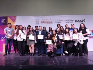 🧠✨ ¡Orgullo Vizcaya Hermosillo en COECYT!

Nuestros estudiantes participaron con 8 proyectos en la Feria de Ciencias y Tecnología y lograron los 3 primeros lugares en Ciencias Sociales. 🙌🔥

🥇 Intervención psicocorporal en imagen corporal y trauma
🥈 Intervención en síntomas ansiosos en estudiantes
🥉 Problemas de convivencia social en universitarios

Las alumnas de Psicología, asesoradas por Cecilia Román y Verónica Martínez, avanzan a la etapa nacional 2026.

🦅 ¡Felicidades, Rapaces!