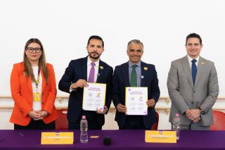 ¡Unidos por la educación y compromiso social! 

La Universidad Vizcaya y Fundación Teletón unen esfuerzos mediante la firma de un convenio de colaboración que permitirá a nuestros estudiantes realizar su servicio social y prácticas profesionales en los CRIT, contribuyendo al bienestar de quienes más lo necesitan.

Este convenio abre nuevas oportunidades de aprendizaje y crecimiento para estudiantes de las licenciaturas en Fisioterapia, Enfermería, Psicología, Ciencias de la Educación, Administración de Empresas, Contaduría Pública.

Creemos que la formación profesional va más allá de las aulas: también significa poner nuestros conocimientos al servicio de los demás.

Universidad Vizcaya, formando profesionistas con compromiso social.