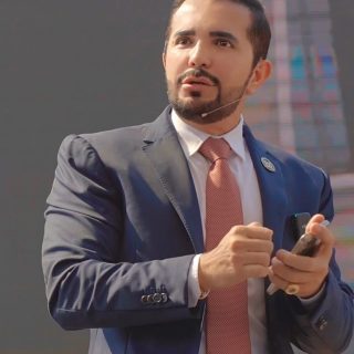 🎓 El liderazgo se enseña con el ejemplo.

El Lic. @jorgerichardirochin, Rector y Fundador de Universidad Vizcaya de las Américas, inspiró a más de 1000 jóvenes duranguenses con su conferencia “Desde abajo con esfuerzo y con trabajo”. 💪

Su mensaje refleja la esencia de Vizcaya: educar para transformar y alcanzar la grandeza. 🦅

La Comunidad Vizcaya agradece su ejemplo y compromiso por seguir inspirando a las nuevas generaciones. 💡

#SomosVizcaya #HaciaLaGrandeza